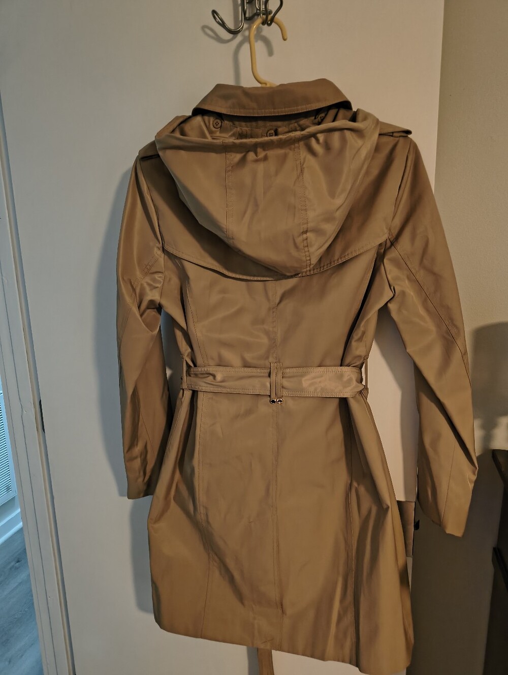 Michael Kors NWT Beige Lightweight Hooded Trench Coat with Waist Belt - Picture 3 of 6